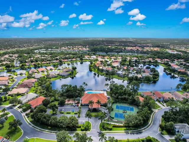 7539  Berkshire Pines  DR, Naples, FL 34104