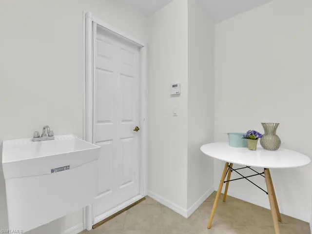 Laundry tub