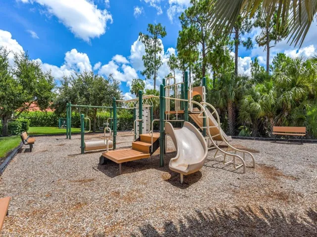 7539  Berkshire Pines  DR, Naples, FL 34104