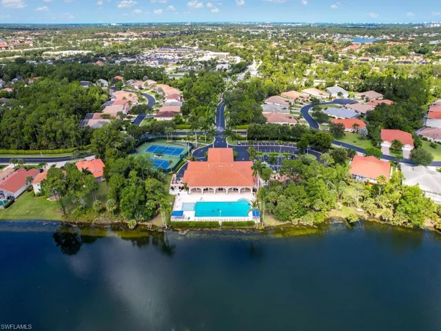 7539  Berkshire Pines  DR, Naples, FL 34104