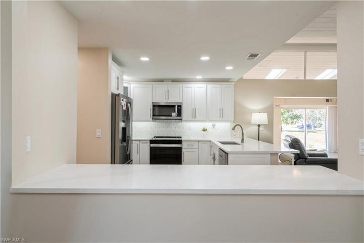 Opening to the kitchen