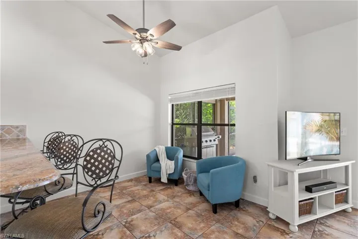 Sitting Area off the Kitchen and Living room
