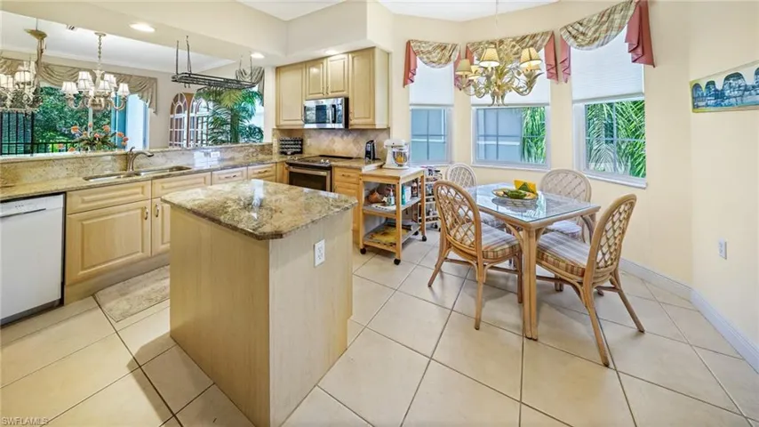 786  Regency Reserve  CIR, Naples, FL 34119