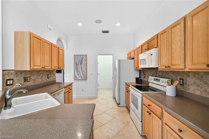 8923 Dartmoor Way, Fort Myers, Florida 33908