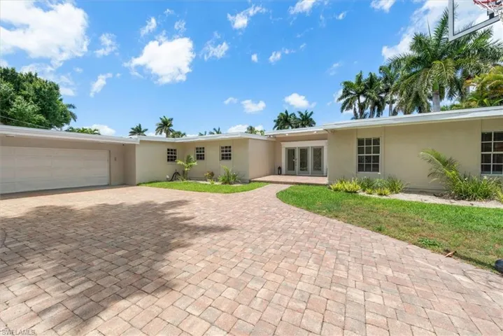 991 Aqua Ln, Fort Myers, Florida 33919