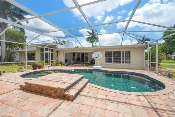 991 Aqua Ln, Fort Myers, Florida 33919