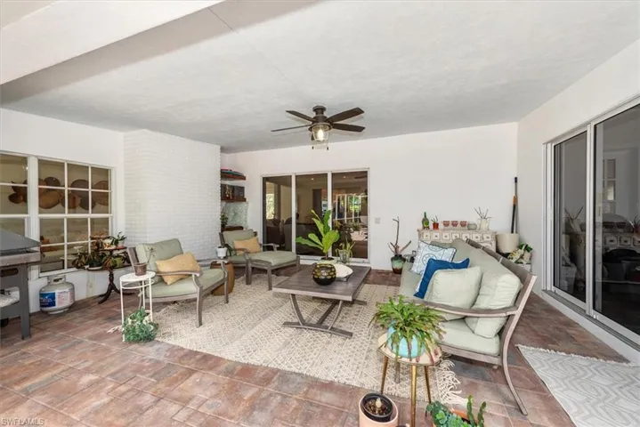 991 Aqua Ln, Fort Myers, Florida 33919
