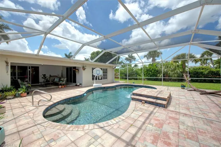 991 Aqua Ln, Fort Myers, Florida 33919
