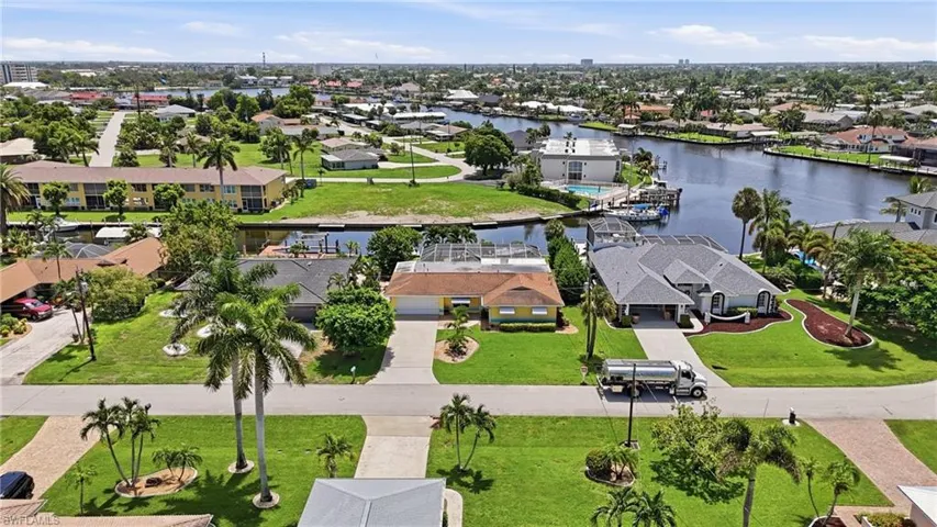 4933 Triton Ct W, Cape Coral, Florida 33904