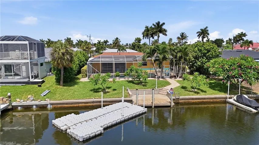 4933 Triton Ct W, Cape Coral, Florida 33904
