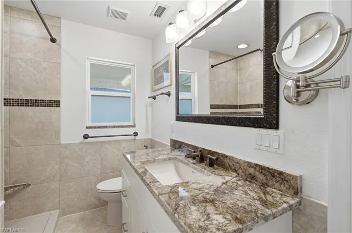 4933 Triton Ct W, Cape Coral, Florida 33904