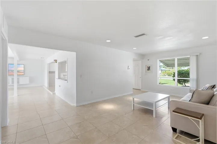 4933 Triton Ct W, Cape Coral, Florida 33904