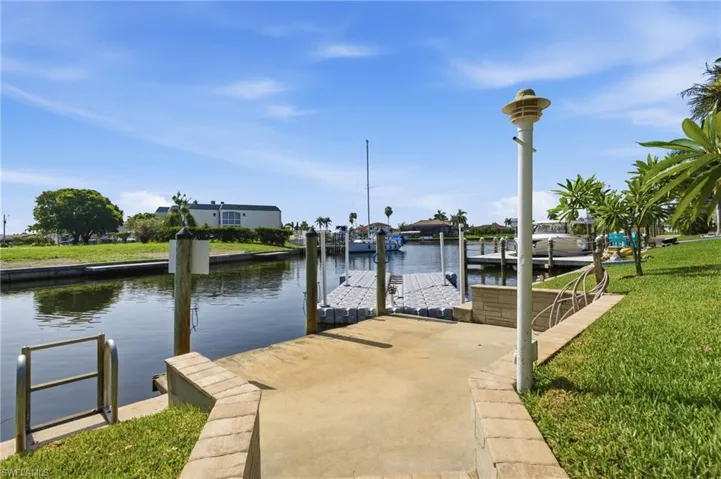 4933 Triton Ct W, Cape Coral, Florida 33904