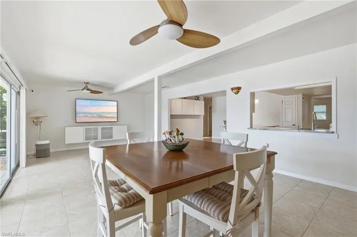 4933 Triton Ct W, Cape Coral, Florida 33904