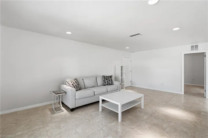 4933 Triton Ct W, Cape Coral, Florida 33904