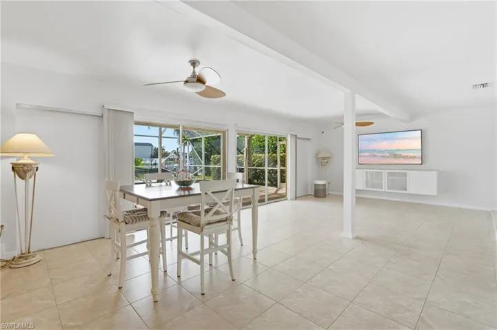 4933 Triton Ct W, Cape Coral, Florida 33904