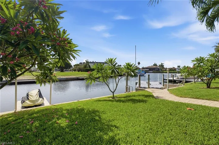 4933 Triton Ct W, Cape Coral, Florida 33904