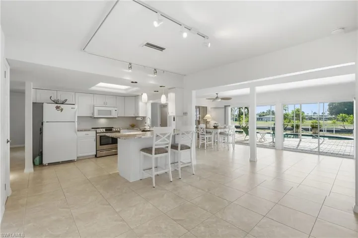 4933 Triton Ct W, Cape Coral, Florida 33904