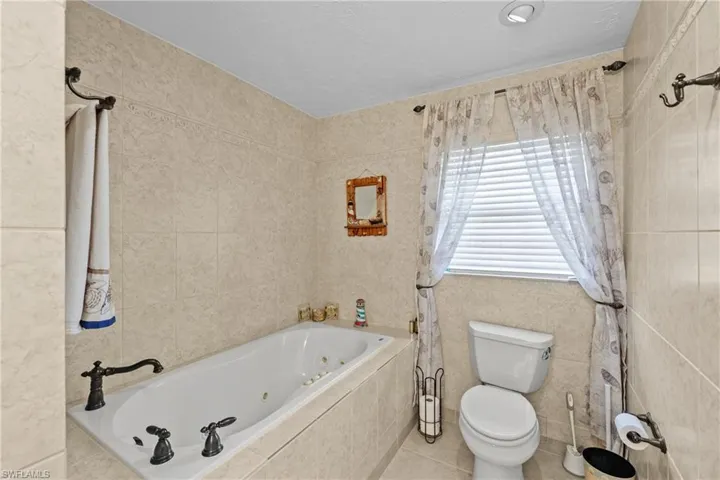 Master bath with jacuzzi tub