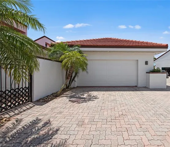2 Car garage with BRAND NEW ROOF!