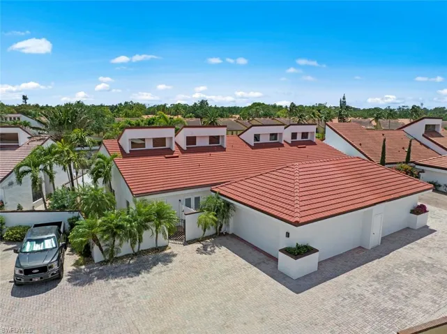 Attached Courtyard home with 2 car garage