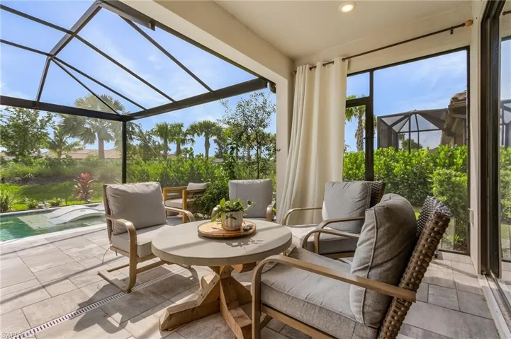Sunroom / solarium with lofted ceiling