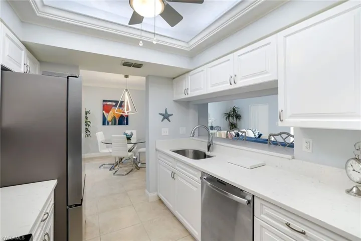 Quartz counters & stainless steel appliances