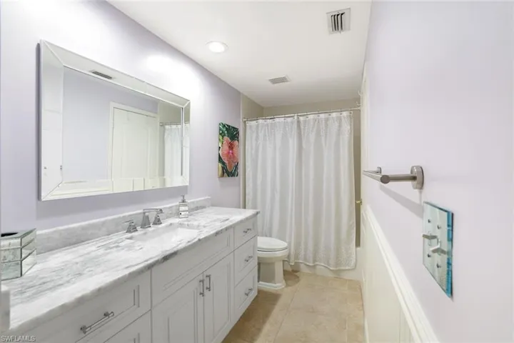 Guest bath with Quartz counters