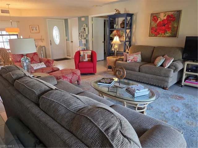 Immaculate 2 Bedroom, 2 full Bathroom split floor plan.