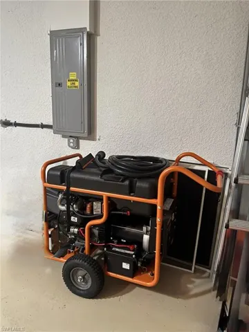 Full house generator, connection to the electric panel.