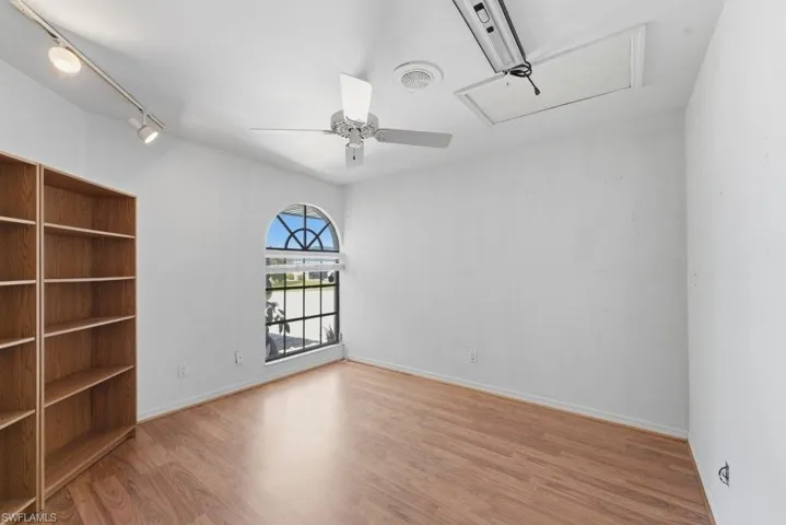 Unfurnished room featuring light wood-type flooring, ceiling fan, and rail lighting