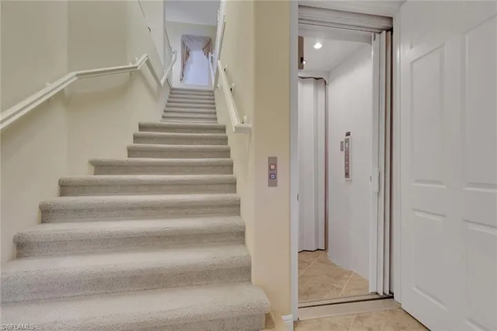6397  Legacy  CIR, Naples, FL 34113