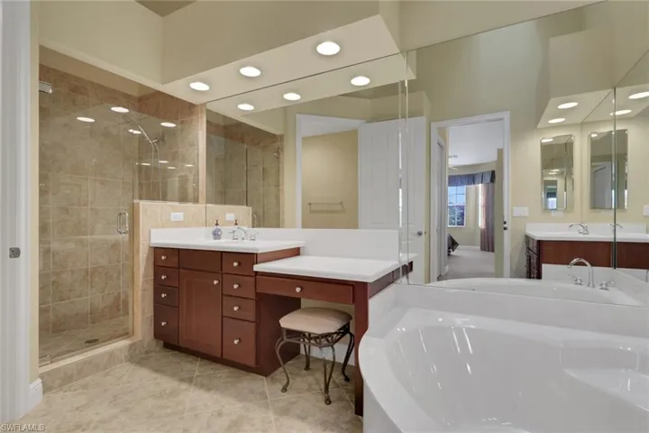 6397  Legacy  CIR, Naples, FL 34113
