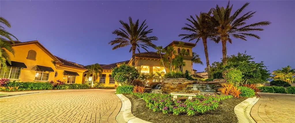 6397  Legacy  CIR, Naples, FL 34113