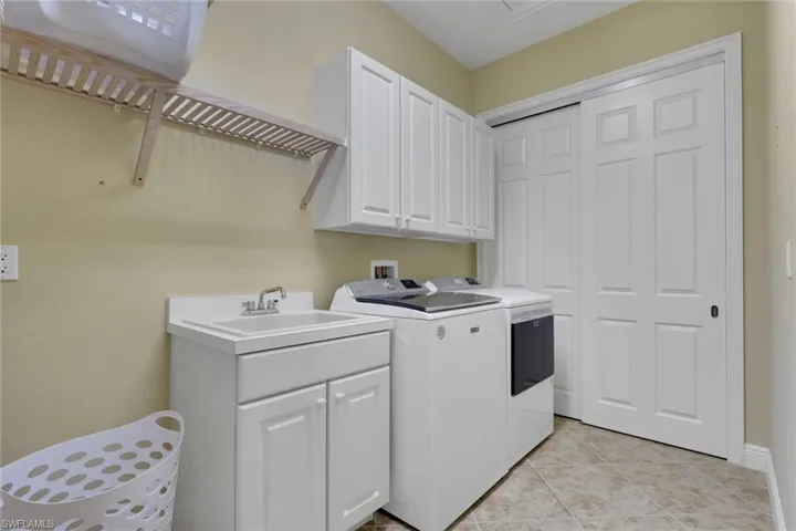 6397  Legacy  CIR, Naples, FL 34113