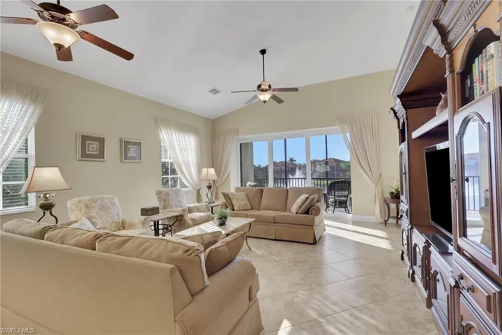 6397  Legacy  CIR, Naples, FL 34113