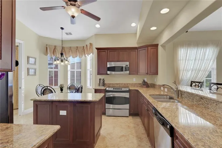6397  Legacy  CIR, Naples, FL 34113