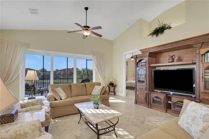 6397  Legacy  CIR, Naples, FL 34113