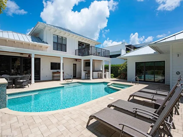 354 1st Ave N, Naples, Florida 34102