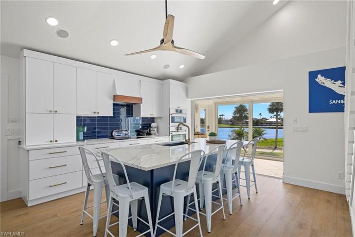Breakfast Bar/Kitchen