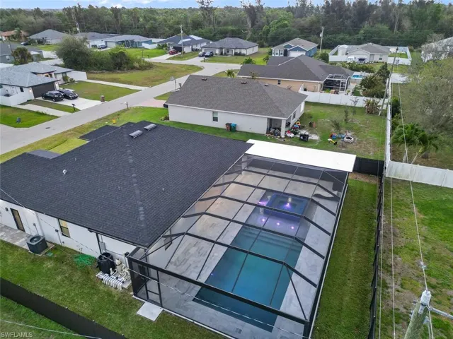 Bird's eye view with a residential view
