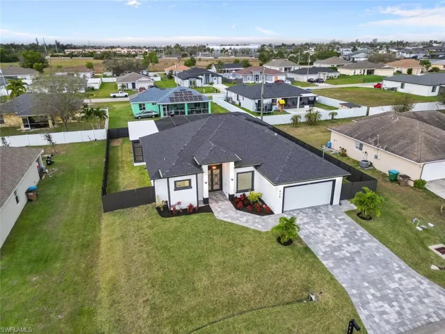 Birds eye view of property featuring a residential view