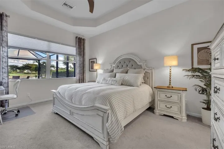 Tray ceiling with recessed lighting and ceiling fan