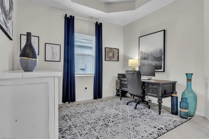 Tray ceiling with recessed lighting