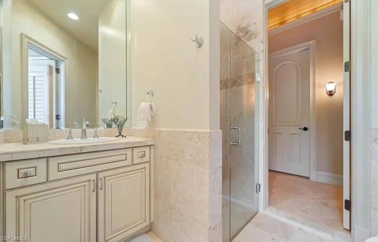 550 21st Ave S, Naples, Florida 34102