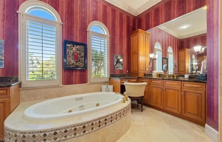 550 21st Ave S, Naples, Florida 34102