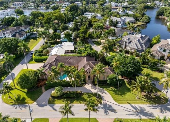 550 21st Ave S, Naples, Florida 34102