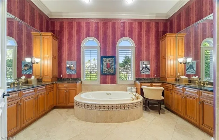 550 21st Ave S, Naples, Florida 34102