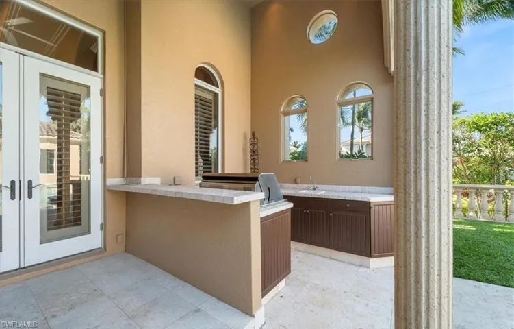 550 21st Ave S, Naples, Florida 34102