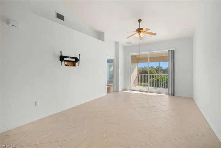 Unfurnished room featuring a ceiling fan and light tile patterned flooring